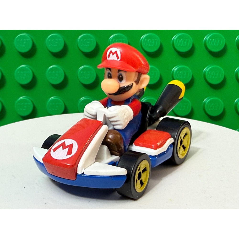 Hot Wheels Mario Kart Mario Standard Kart Die-Cast Toy Car GBG26 2018 Nintendo